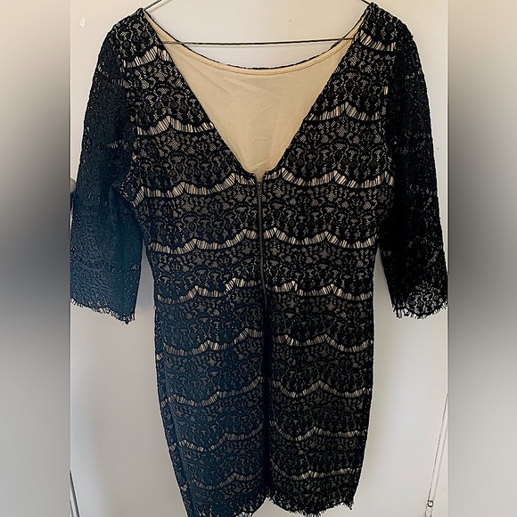 Darling London Lace Dress - Picture 3 of 4